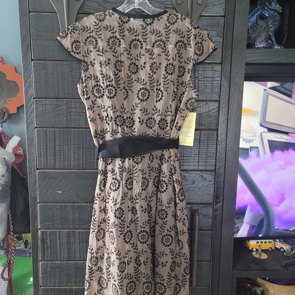 Dress - Picture 2 of 2